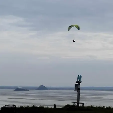 L'oeil Du Mont Maison Vue Sur Le Mont Saint Michel Et Sa Baie Champeaux