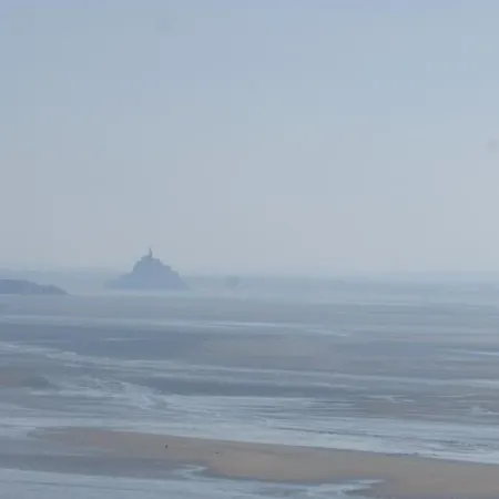 Maison Vue Sur Le Mont Saint Michel Et Sa Baie Champeaux