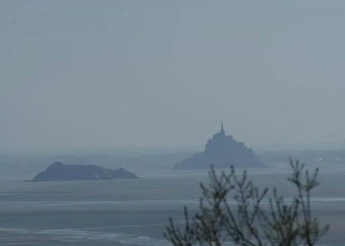 L'oeil Du Mont Maison Vue Sur Le Mont Saint Michel Et Sa Baie Champeaux