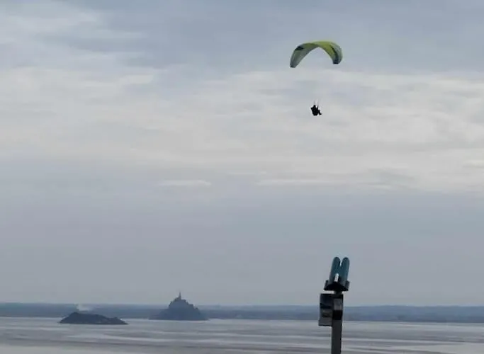 L'oeil Du Mont Maison Vue Sur Le Mont Saint Michel Et Sa Baie Champeaux